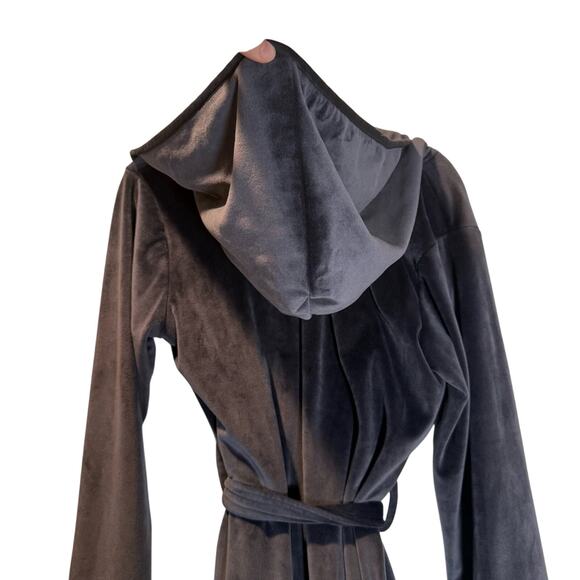 Nordstrom Lingerie cozy, soft, furry, hooded Robe size Medium - Picture 2 of 6